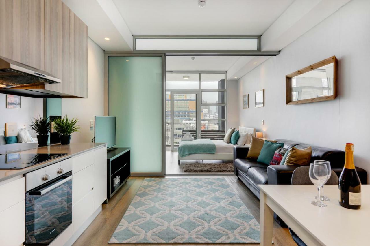 Backup-Powered Stylish Central Apartment Near Table Mountain Cape Town Exterior photo